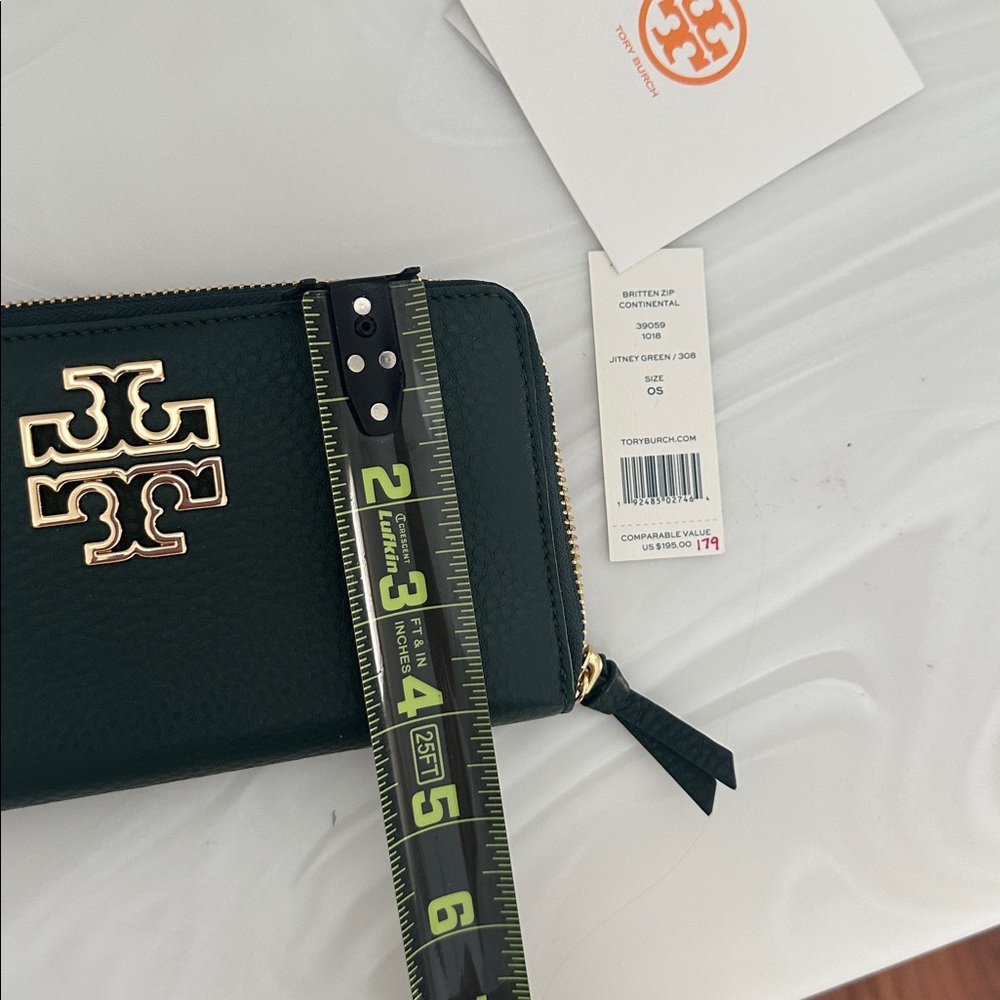 Tory Burch Green Wallet with gold emblem - Picture 6 of 6